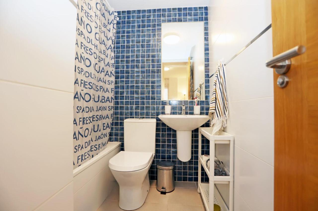 Casa Fenicia - Cosy Apartment With Free Private Parking Malaga Ngoại thất bức ảnh